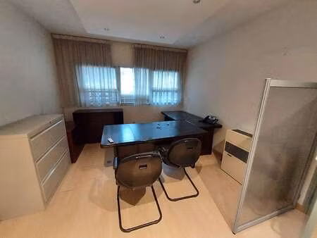 vente bureaux et commerces à la roche-sur-yon centre ville (85000) : à vendre / 233m² la r