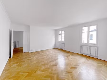 paris xvi - a louer vide - foch - beau 2 pieces de 54 m² au 5e etage + cave