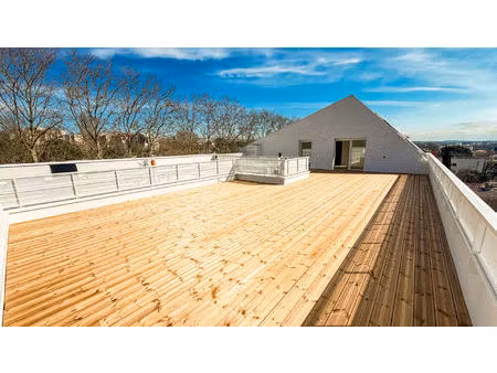 dernier etage et grande terrasse