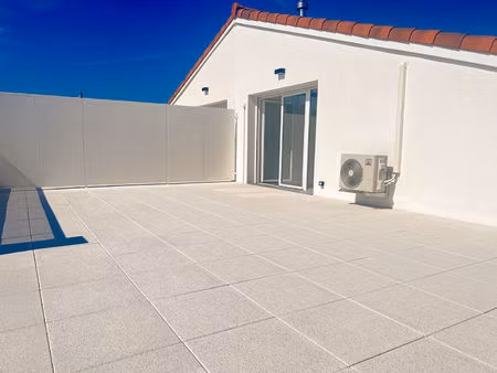 dernier etage et grande terrasse