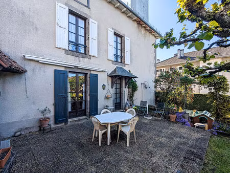 maison d'habitation avec jardin et garage - proximité du centre ville