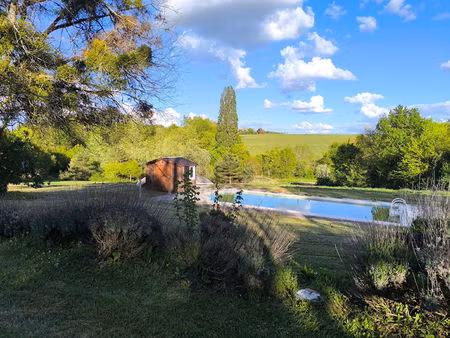charmante propriété sur 1 8 ha avec piscine et dépendances