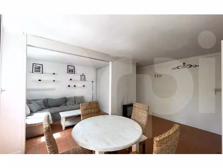 location appartement  m² t-3 à marseille 8  999 €