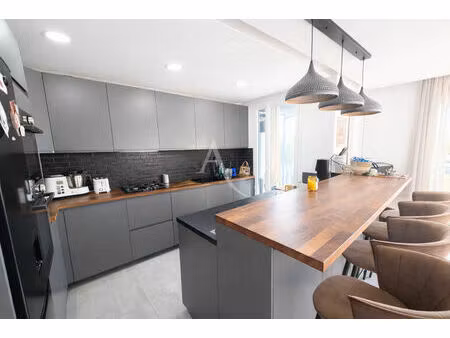 location appartement 4 pièces  70.00m²  port