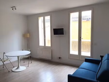 à louer - studio meublé avec terrasse au coeur de lambesc