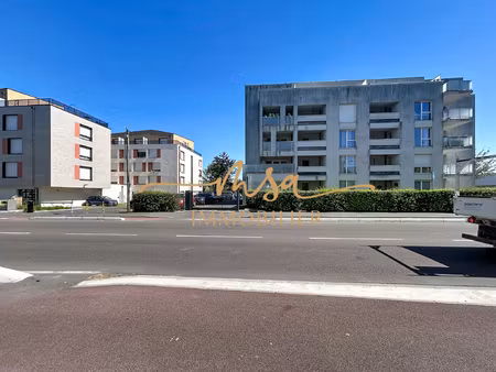 emplacement de stationnement extérieur ( type pmr ) mont aux