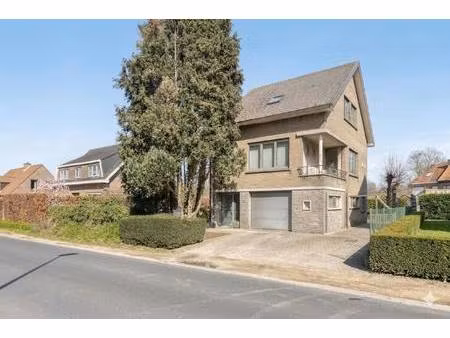 charmante en lichtrijke driegevelwoning in beigem (grimbergen)