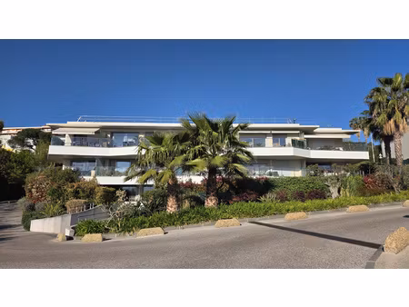 corniche fleurie studio de standing avec balcon et piscine