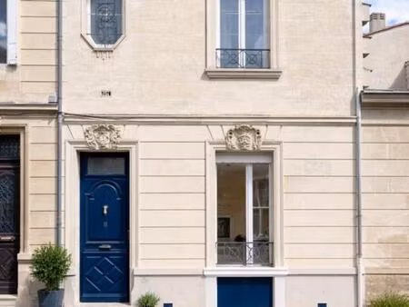 opportunité : maison de ville en pierre au cœur de saint-genès