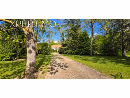 propriété familiale de standing de 228 m2 au coeur d'un parc