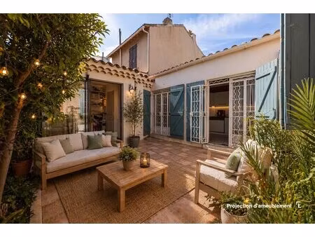 vagues douces - maison d’environ 110m² - terrasse - dépendance - stationnement - 13008 bor