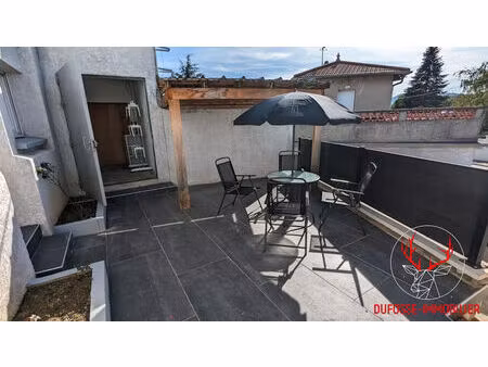 maison individuelle rénovée avec terrasse