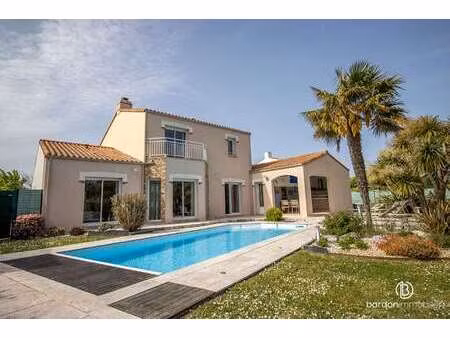 vente maison piscine à saint-gilles-croix-de-vie (85800) : à vendre piscine / 199m² saint-