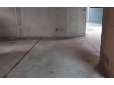 location stationnement  m² t- à melun  55 €