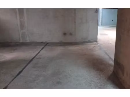 location stationnement  m² t- à melun  58 €