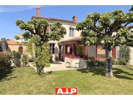 vente maison à bazoges-en-pareds (85390) : à vendre / 147m² bazoges-en-pareds