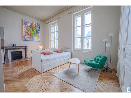 très beau meublé entièrement rénové rue dulong rouen droite