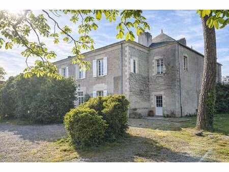 vente maison à corcoué-sur-logne (44650) : à vendre / 294m² corcoué-sur-logne