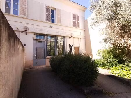 immeuble de caractère – ancienne poste – centre-ville de mandres-les-roses: 260 m² utiles