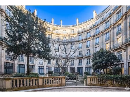 location commerce 53 m²