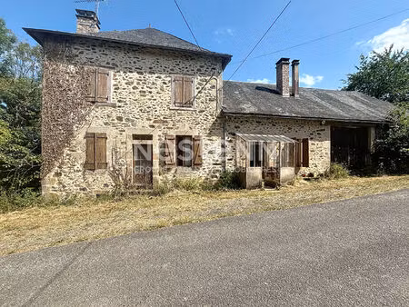 a vendre maison en pierre à rénover avec grange et terrain de 1500 m² chamboulive