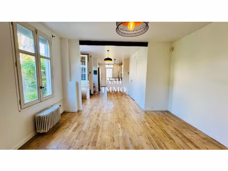 maison en plein centre - bourg igny