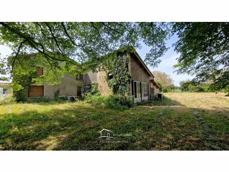 maison à rénover avec grange et hangar sur 2 149 m2 de terra