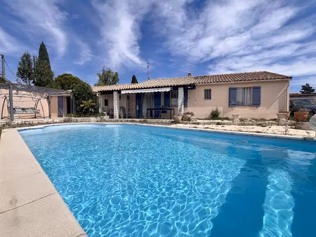 villa de 140 m2 avec jardin et piscine