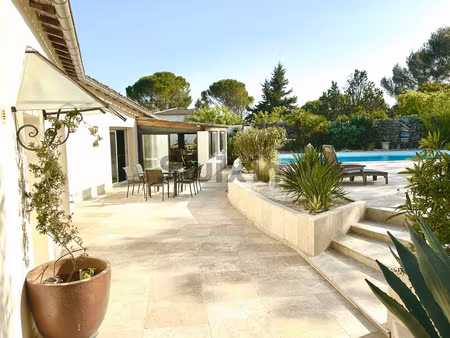 superbe villa avec piscine au calme dans quartier recherché