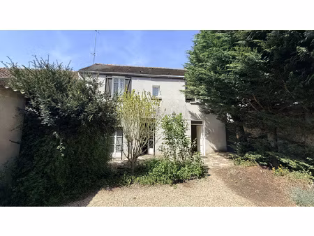 plaisir village  maison ancienne sur 800m2 avec nombreuses d