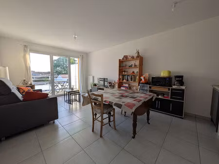 location appartement 2 pièces  46.73m²  les sables