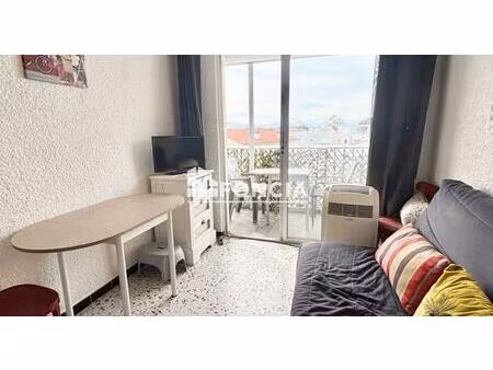 t2 avec balcon residence en front de mer