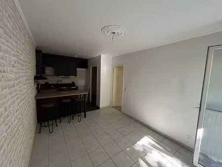 à louer appartement 2 pièces avec terrasse et parking