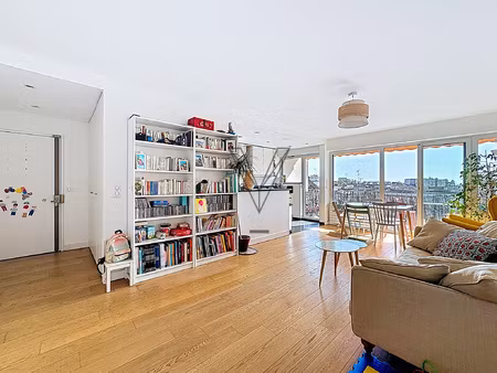 gambetta - 4 pièces familial lumineux avec deux balcons sur