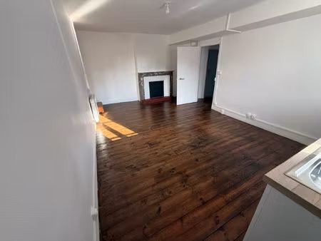 a louer apparemment 40m2 riom