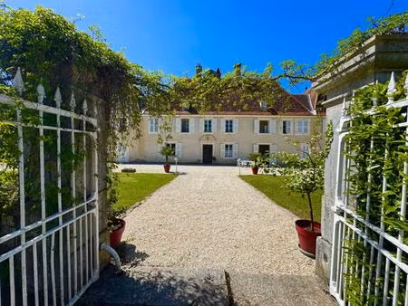 château du 16 ème siècles - parc - dépendances