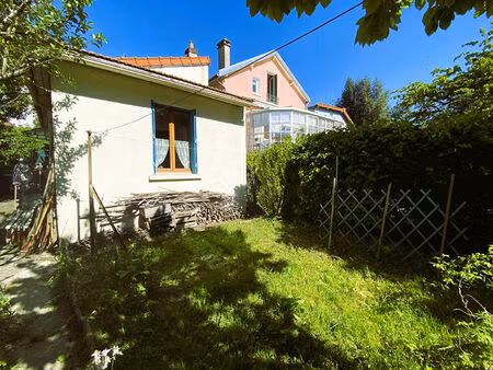 exclusivite guy hoquet - maison de 2 pièces avec jardin en centre ville