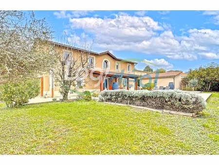 maison familiale 151 m2 piscine  grand terrain 930 m2  au