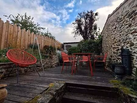 maison individuelle 2 chambres meublée avec jardin et cheminée