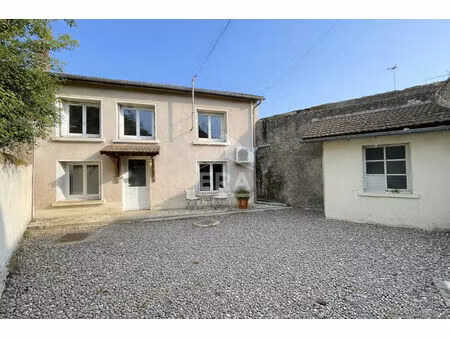 maison vic en bigorre en ville avec cour extérieure