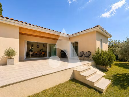 lauris villa de 140 m² hab avec 822 m² garage + bungalow