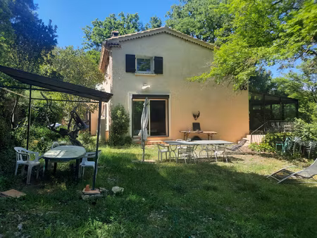 villa de 150m2 sur 6075m2 de terrain sise dans un quartier c