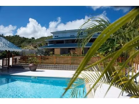 immeuble de standing avec piscine au vauclin