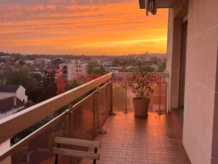 dernier étage lumière  vues dégagées & jardin privatif p