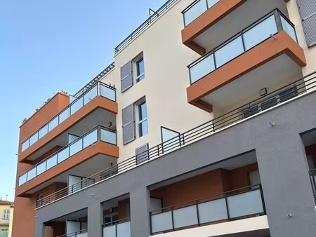 t2 avec parking et balcon à drap