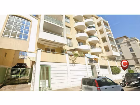 garage fermé à louer - docteur ardoin - 130€