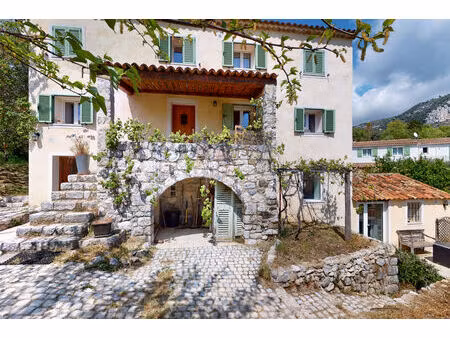 coup de coeur assuré: bergerie du xix ème siècle  écrin de verdure de 2000m2 + dépendance