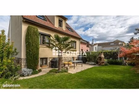 le charme de la meulière  le confort du moderne : une demeure d'exception 'zéro travaux' à