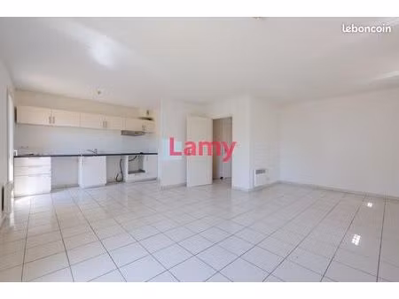 villa 4 pièces 84 m²