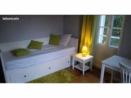 chambre 1 pièce 100 m²